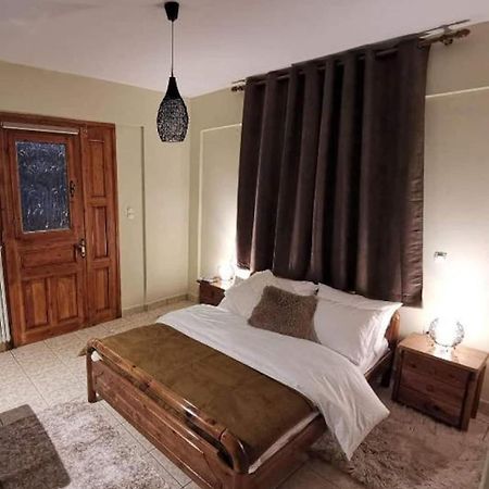 Keramidaki Mini Suites 4 Калаврита Екстер'єр фото