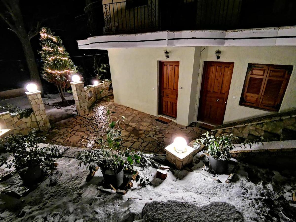 Keramidaki Mini Suites 4 Калаврита Екстер'єр фото